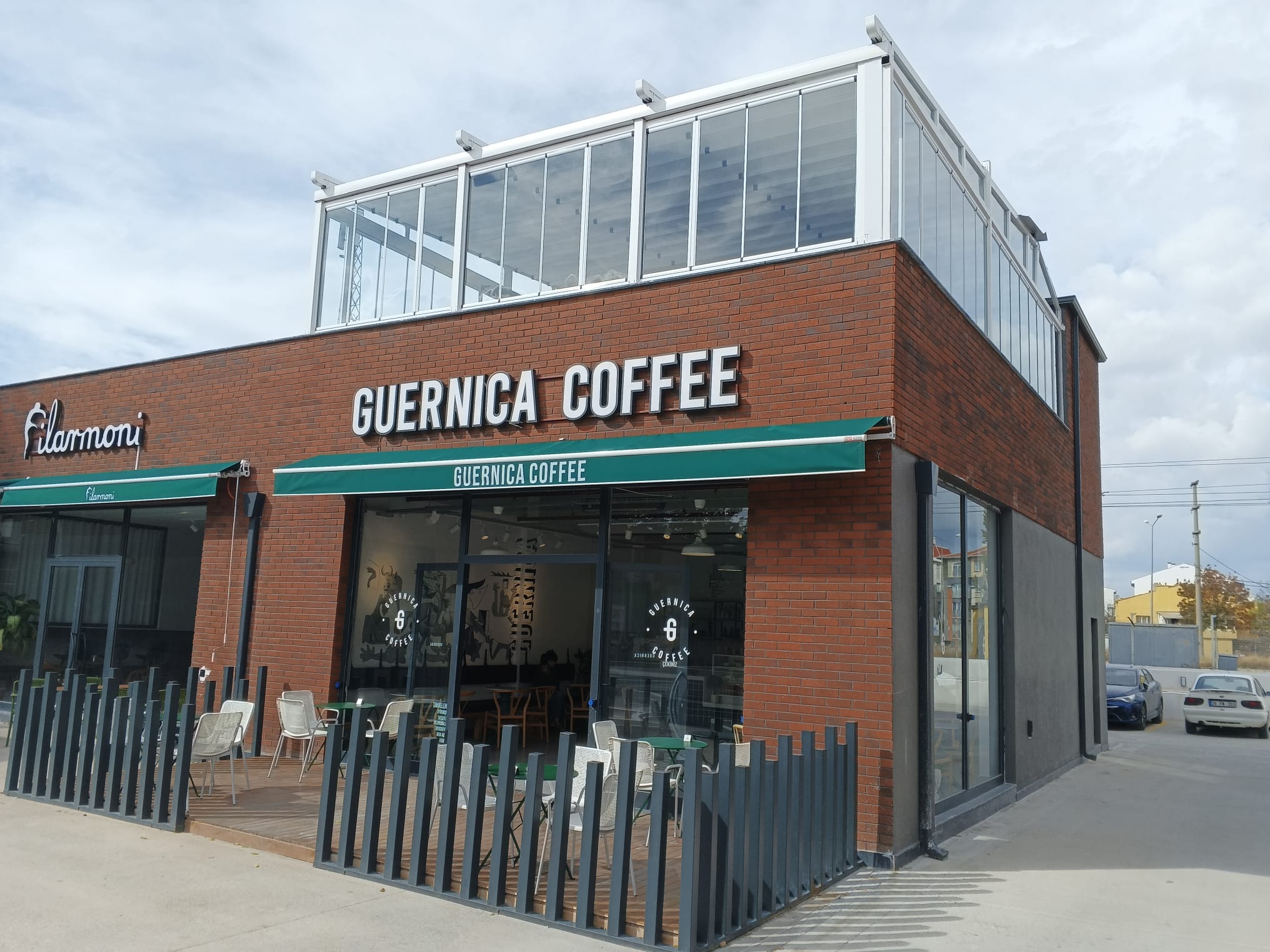 Guernica Cafe referans 2